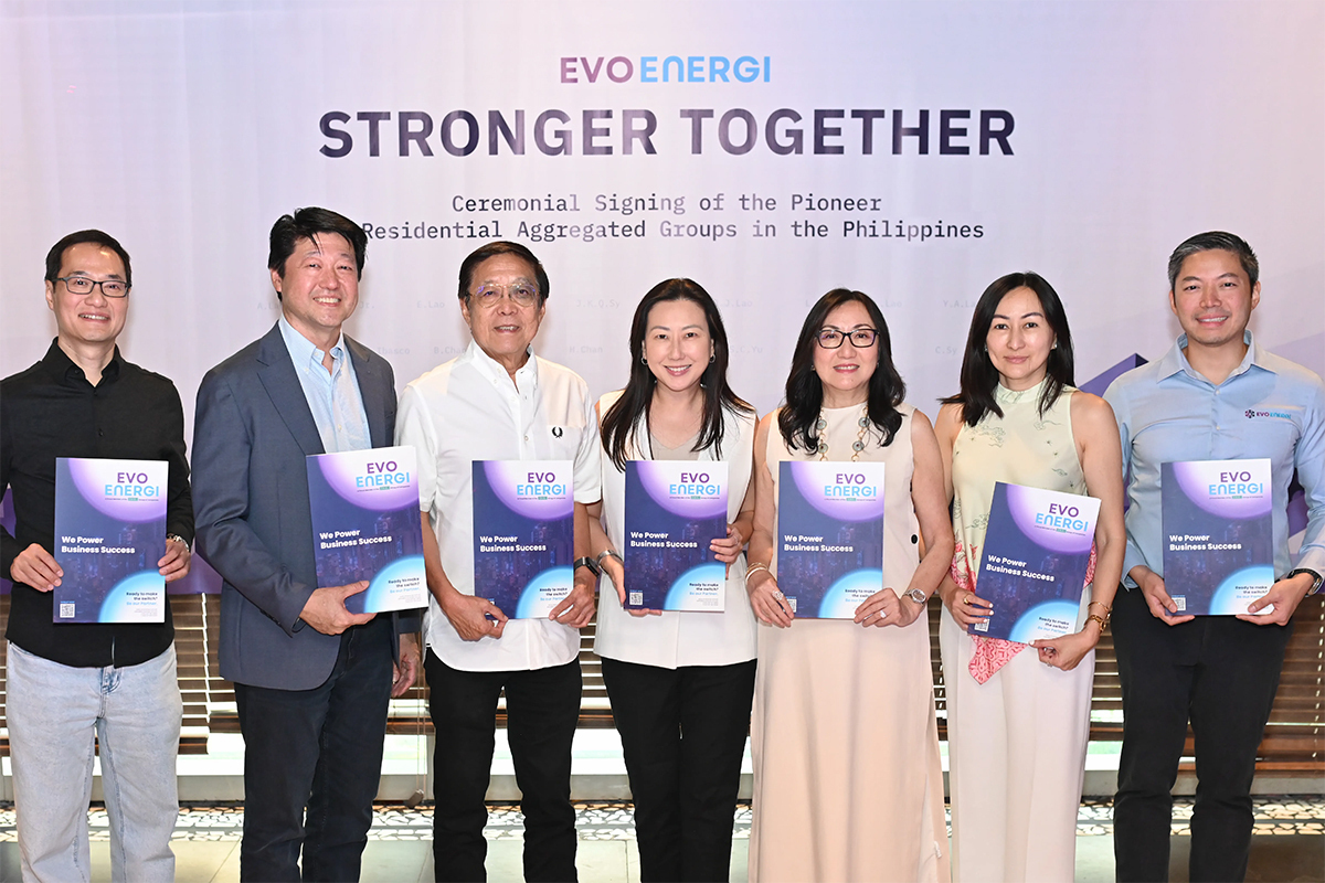 First Residential Retail Aggregation Group Partnership Sealed: Members from Evo Blue Ridge A And Evo Greenhills West Signing Ceremony: From Left To Right, Alvin Lao, Dean Lao Jr, John Lao, Candice Yao, Joyce Co, Joanne Lao, Julian Lao